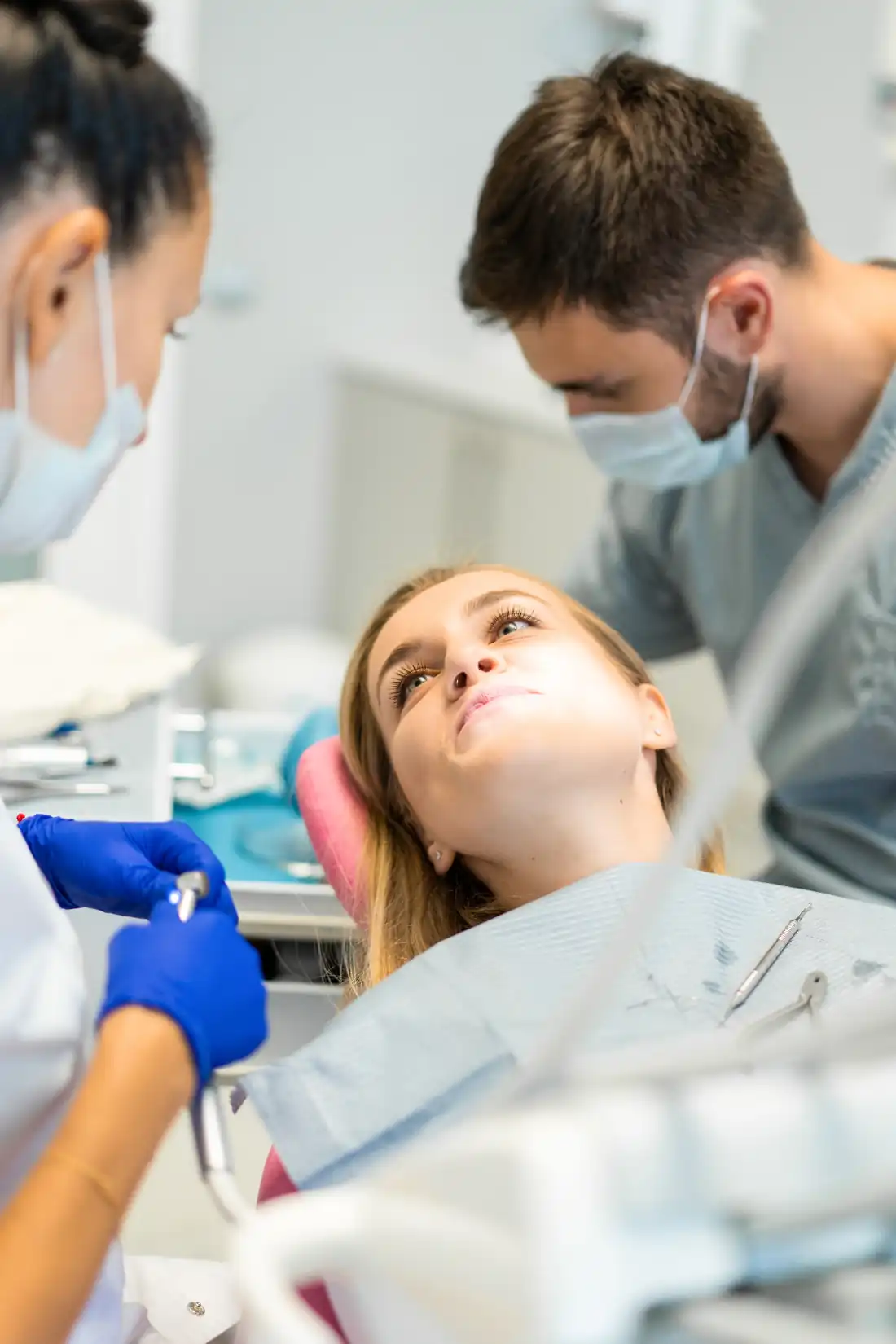 Tannlegeteam i klinikk